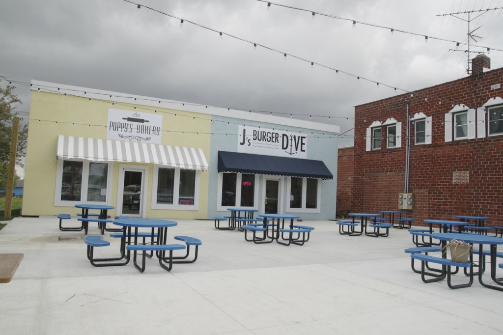 Hamilton Visitor’s Guide J’s Burger Dive Missouri Star Blog