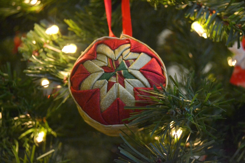 Forum Ornaments Christmas Tree | Missouri Star Blog