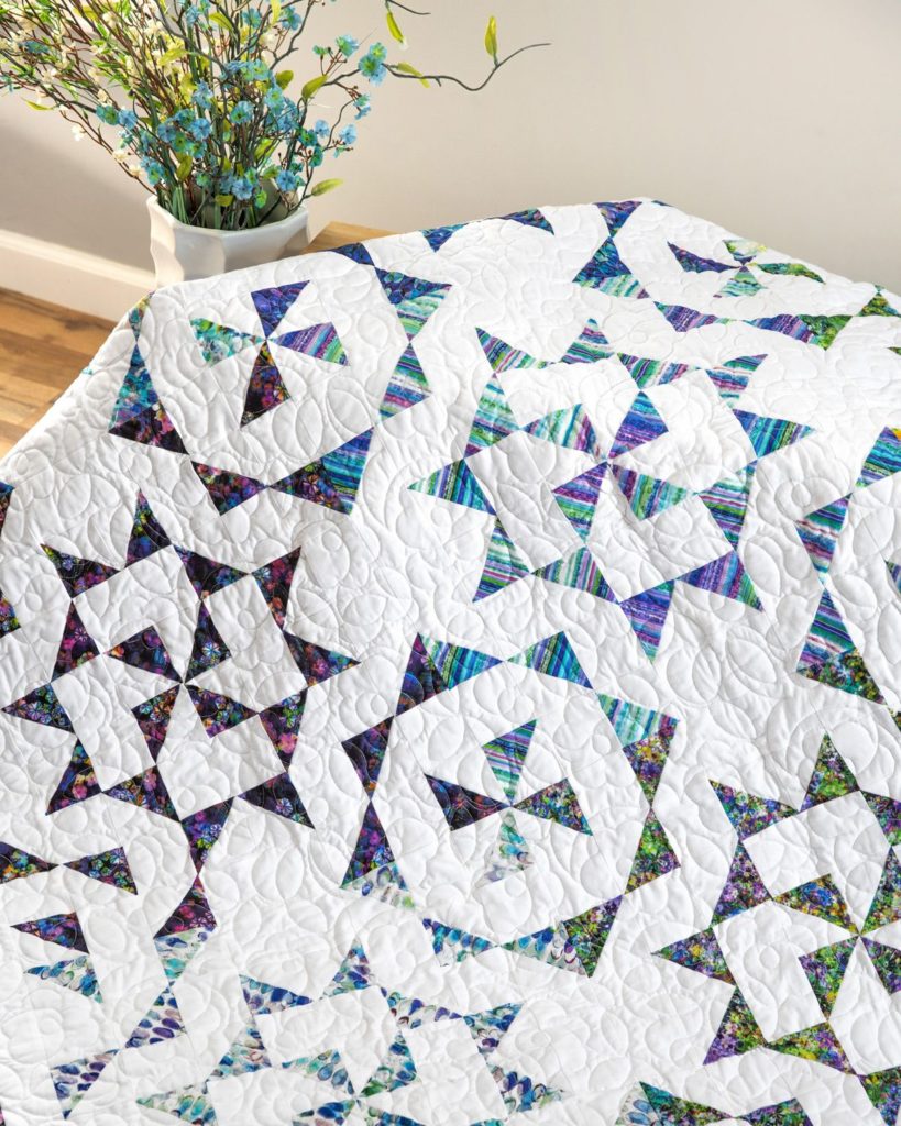 The Antique Lace Quilt from Missouri Star Quilt Co. Watch the free quilt tutorial today. 