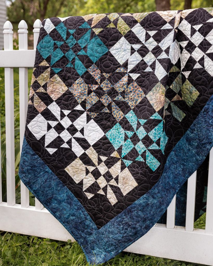 The Disappearing Hourglass Crazy Eight Quilt from Missouri Star Quilt Co. Watch the free quilt tutorial today.