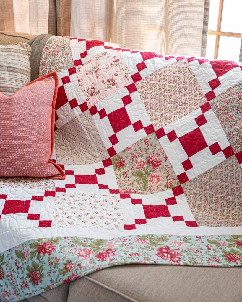 The Irish Change Quilt from Missouri Star Quilt Co. Watch the free quilt tutorial today. 
