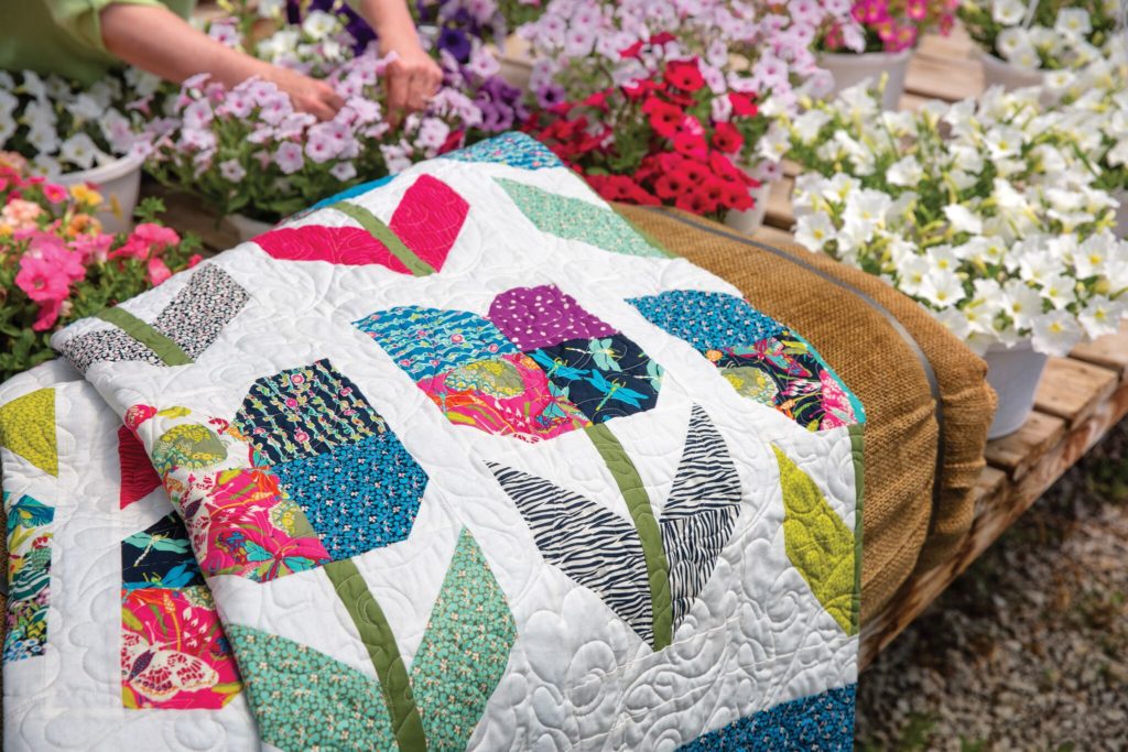 The Totally Tulips Quilt from Missouri Star Quilt Co. Watch the free quilt tutorial today. 