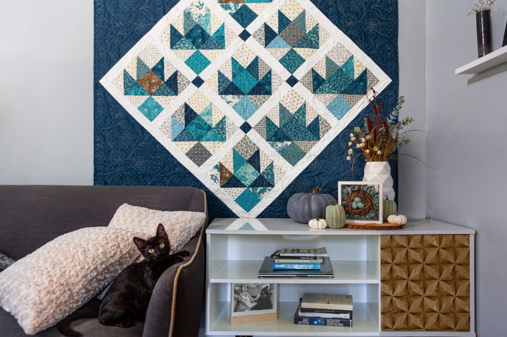 The Bud Bouquet Quilt from Missouri Star Quilt Co. Watch the free quilt tutorial today. 