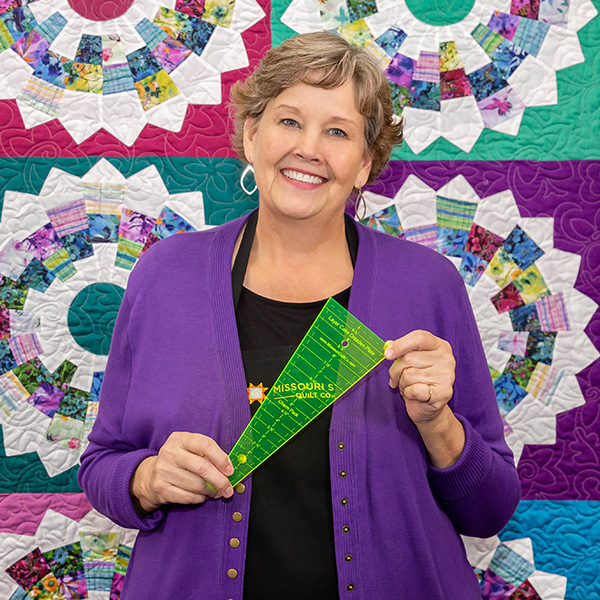 The Dresden Blooms Quilt from Missouri Star Quilt Co. Watch the free quilt tutorial today. 